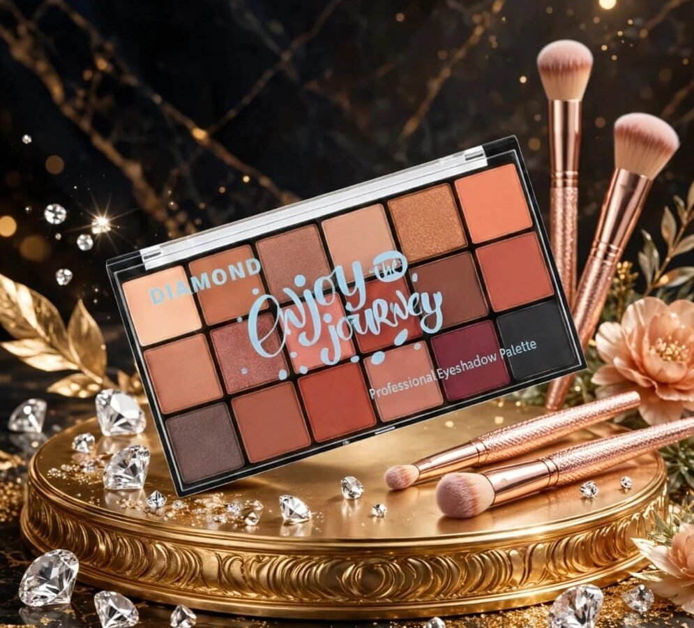 لون 18 Eyeshadow Palette من دايموند
