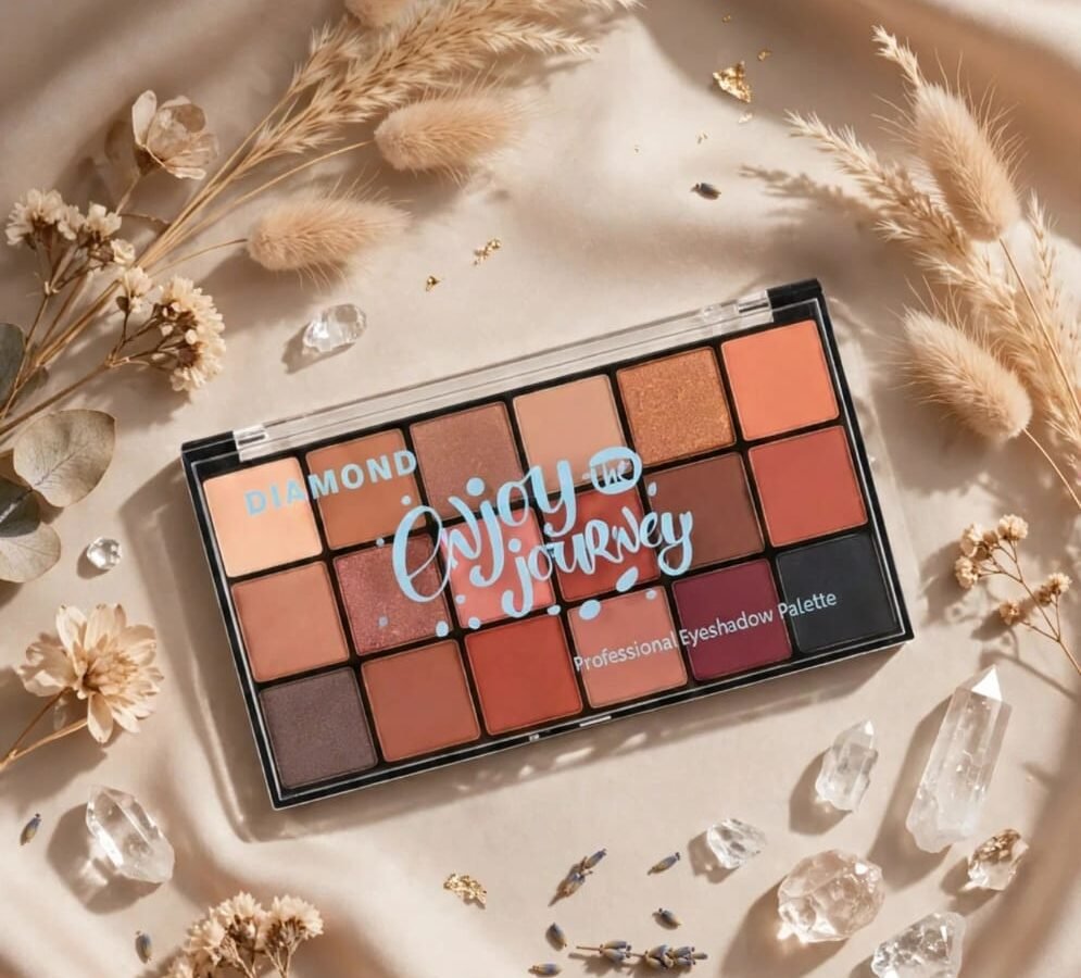 لون 18 Eyeshadow Palette من دايموند